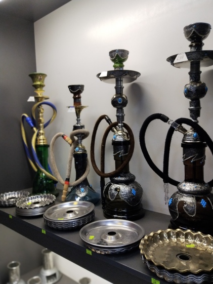 مدیریت فاخرعجمان تصویر دو برادر بنیان گذار و مدیر اجرایی در مغازه ابتدایی فاخرعجمان